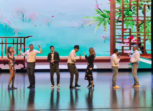 18H漫
留学生参加“第七届山海青缘·我的留学青岛故事”才艺大赛